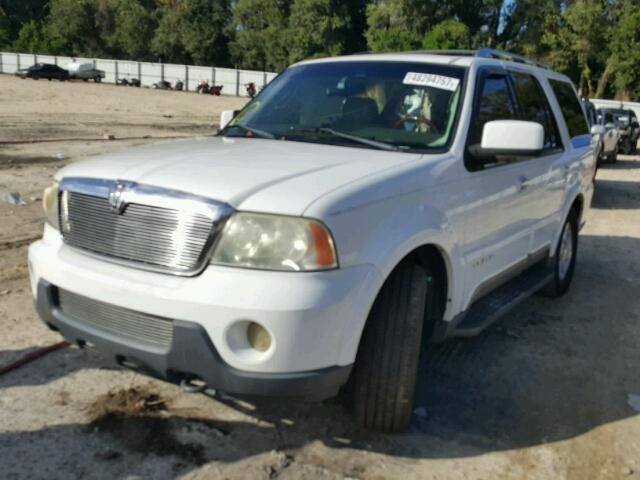 5LMFU27RX4LJ10775 - 2004 LINCOLN NAVIGATOR WHITE photo 2
