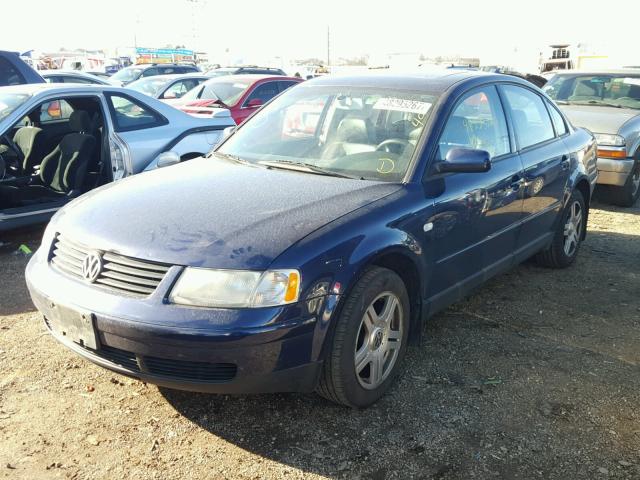 WVWBH63B01P024342 - 2001 VOLKSWAGEN PASSAT GLX BLUE photo 2