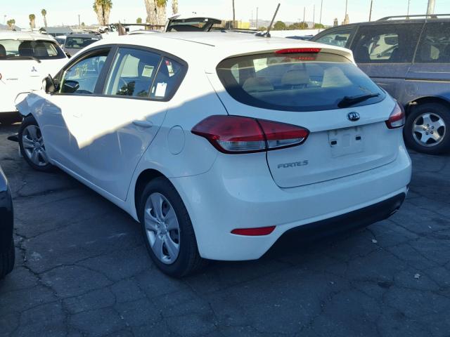 KNAFK5A86G5594111 - 2016 KIA FORTE LX WHITE photo 3