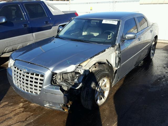 2C3KA53G37H776936 - 2007 CHRYSLER 300 TOURIN GRAY photo 2