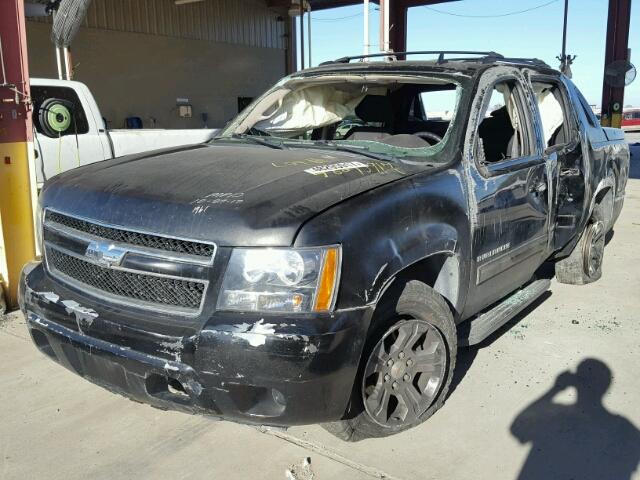 3GNMCEE02BG221961 - 2011 CHEVROLET AVALANCHE BLACK photo 2