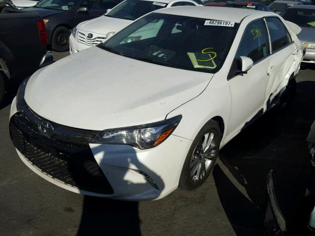 4T1BF1FK1GU122953 - 2016 TOYOTA CAMRY LE 白色 照片 2
