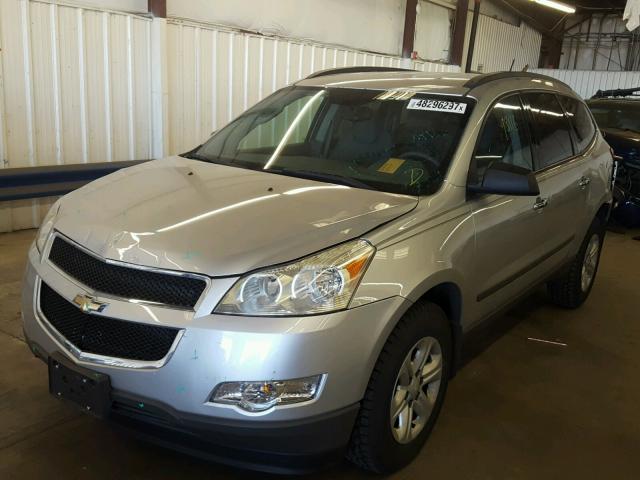 1GNKVEED4BJ142147 - 2011 CHEVROLET TRAVERSE L SILVER photo 2