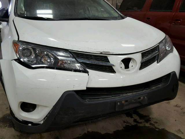 JTMBFREV7FD110450 - 2015 TOYOTA RAV4 LE WHITE photo 9