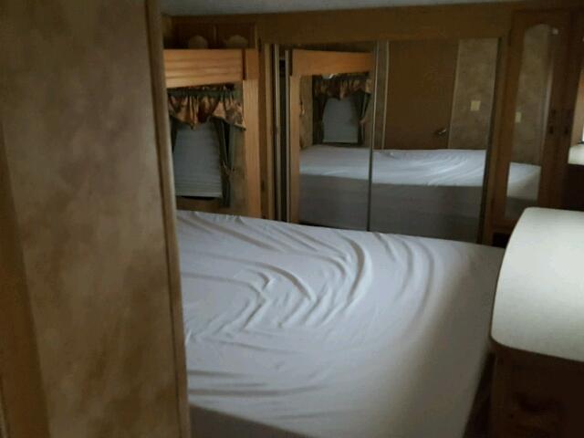 4YDF32S218E750319 - 2008 KEYSTONE CHALLENGER TWO TONE photo 5