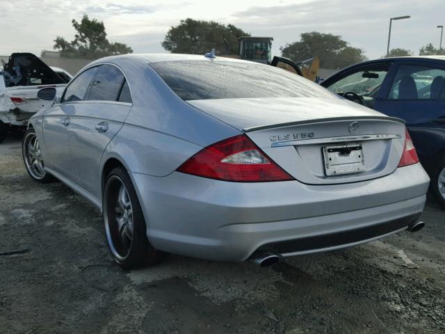 WDDDJ72X68A130877 - 2008 MERCEDES-BENZ CLS 550 SILVER photo 3