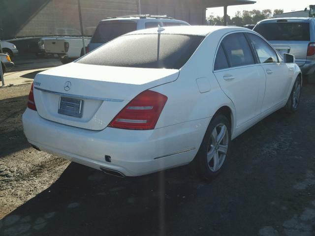 WDDNG7BB2AA330135 - 2010 MERCEDES-BENZ S 550 WHITE photo 4