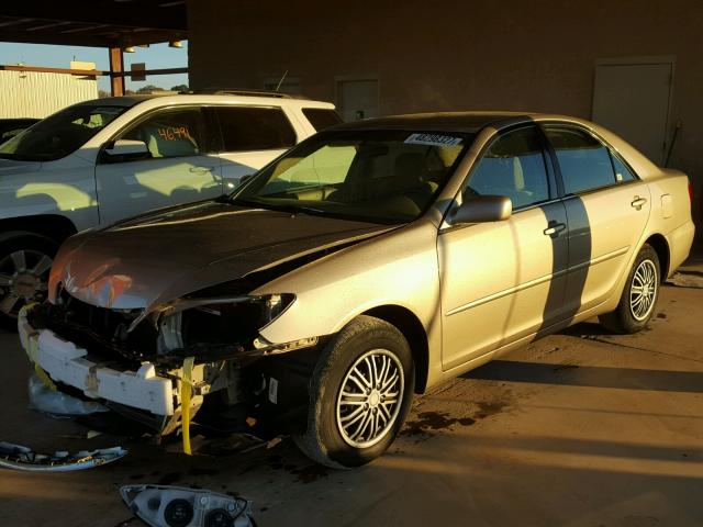 4T1BE32K15U569686 - 2005 TOYOTA CAMRY LE GOLD photo 2