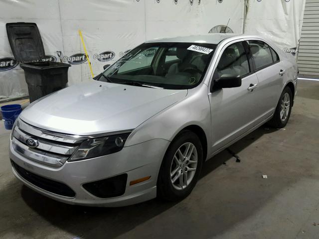 3FAHP0GA9CR440497 - 2012 FORD FUSION S SILVER photo 2