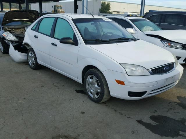 1FAFP34N57W251932 - 2007 FORD FOCUS ZX4 WHITE photo 1