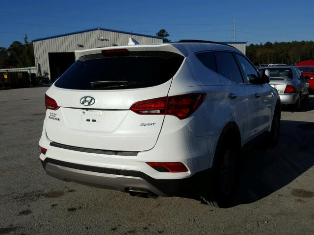 5XYZU3LBXHG458077 - 2017 HYUNDAI SANTA FE S WHITE photo 4