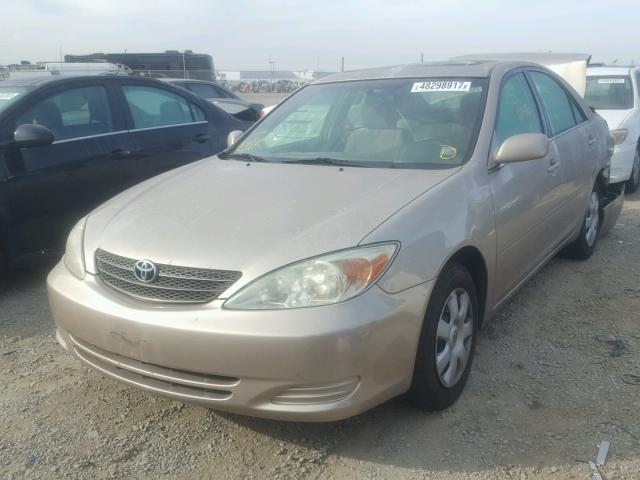 4T1BE32K24U270674 - 2004 TOYOTA CAMRY LE GOLD photo 2