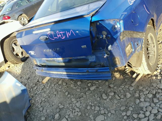 1FAHP3FNXAW121299 - 2010 FORD FOCUS SE BLUE photo 9