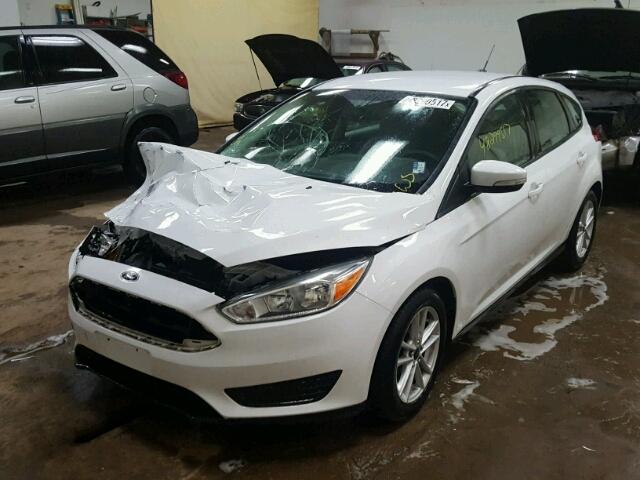 1FADP3K24FL234488 - 2015 FORD FOCUS SE WHITE photo 2