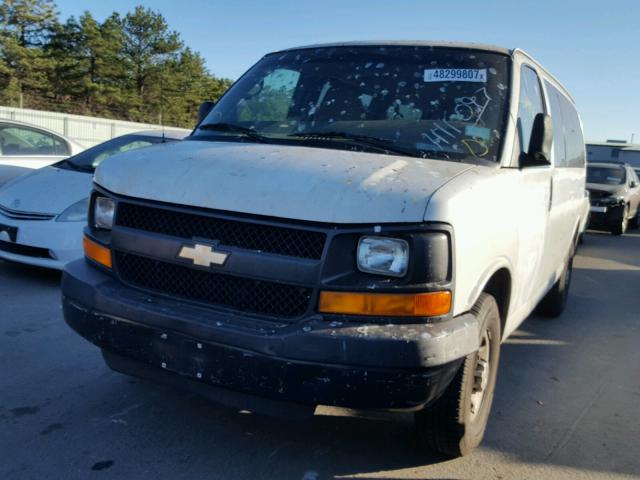 1GAGG25K581178890 - 2008 CHEVROLET EXPRESS G2 WHITE photo 2