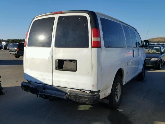 1GAGG25K581178890 - 2008 CHEVROLET EXPRESS G2 WHITE photo 4