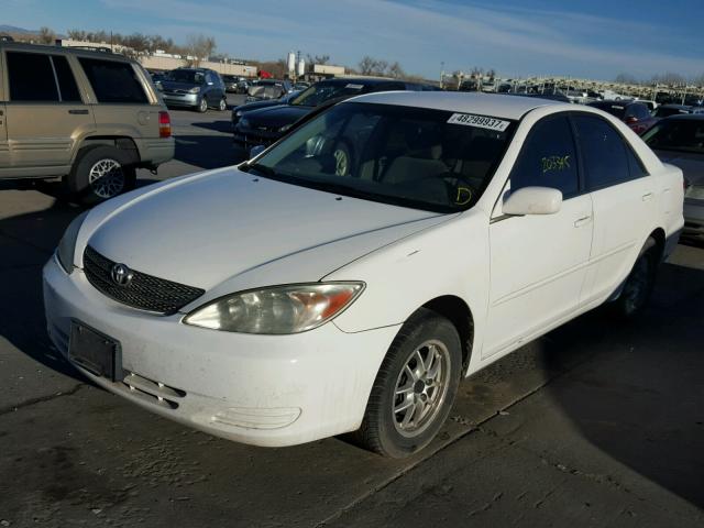 JTDBE32KX20033438 - 2002 TOYOTA CAMRY LE WHITE photo 2