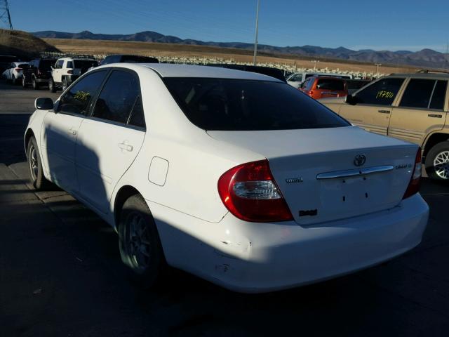 JTDBE32KX20033438 - 2002 TOYOTA CAMRY LE თეთრი ფოტო 3