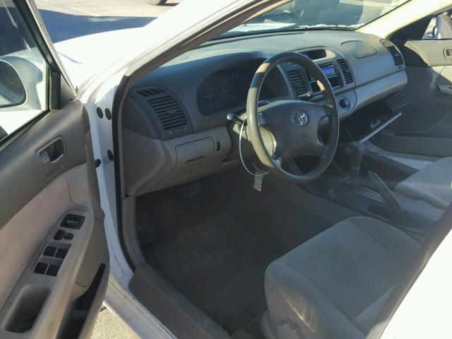 JTDBE32KX20033438 - 2002 TOYOTA CAMRY LE თეთრი ფოტო 9
