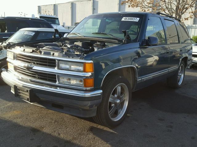 1GNEC13R4WJ348147 - 1998 CHEVROLET TAHOE C150 GREEN photo 2