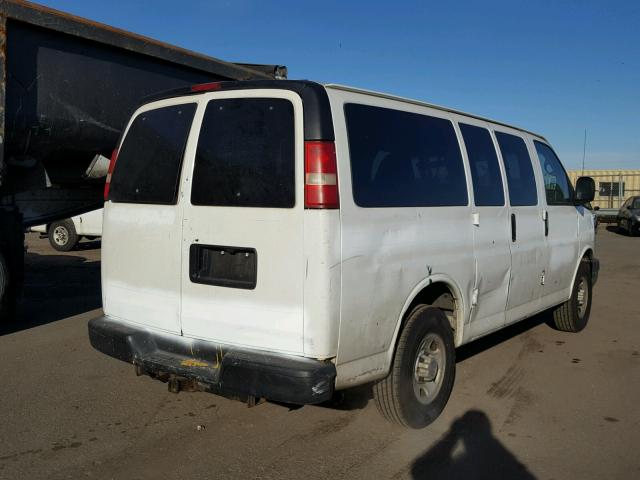 1GAGG25K281183478 - 2008 CHEVROLET EXPRESS G2 WHITE photo 4