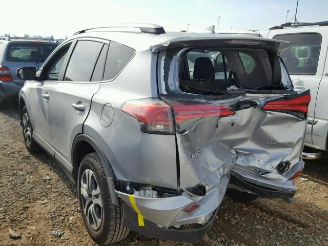2T3BFREV2HW643165 - 2017 TOYOTA RAV4 LE Gümüş foto 3