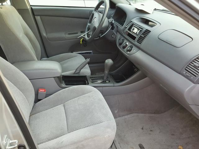 4T1BF30K84U074870 - 2004 TOYOTA CAMRY LE 银色 照片 5
