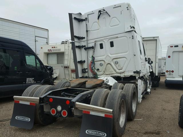 3AKJGLD5XFSGD6757 - 2015 FREIGHTLINER CASCADIA 1 WHITE photo 4