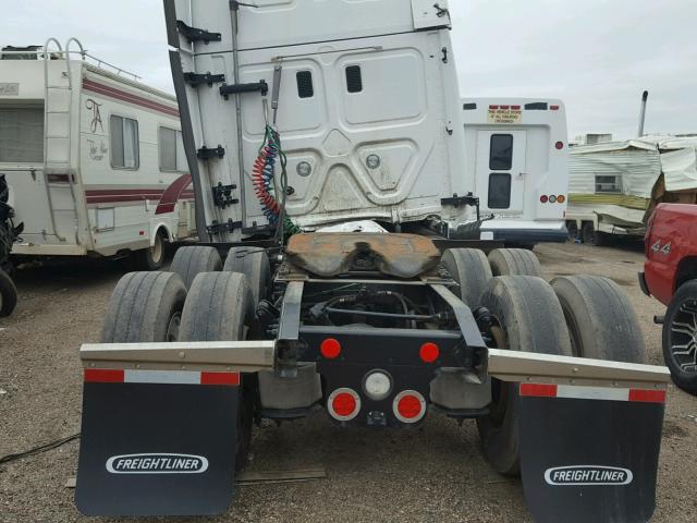 3AKJGLD5XFSGD6757 - 2015 FREIGHTLINER CASCADIA 1 WHITE photo 9