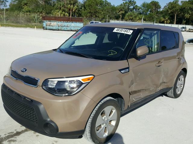 KNDJN2A29G7268628 - 2016 KIA SOUL BROWN photo 2