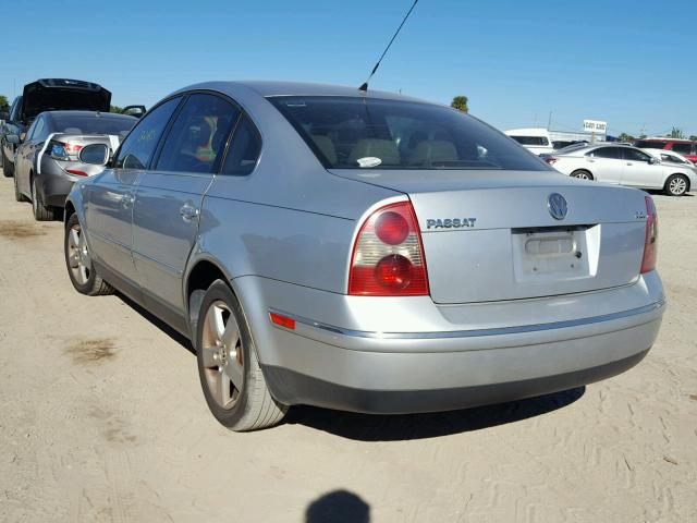 WVWAE63B45E075588 - 2005 VOLKSWAGEN PASSAT GLS GRAY photo 3