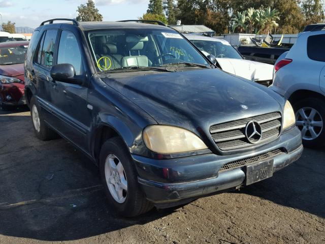 4JGAB54E61A239660 - 2001 MERCEDES-BENZ ML 320 BLUE photo 1