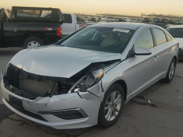 5NPE24AF5FH002476 - 2015 HYUNDAI SONATA SE SILVER photo 2