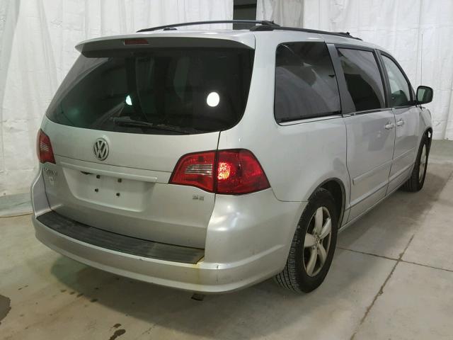 2V8HW34199R609486 - 2009 VOLKSWAGEN ROUTAN SE SILVER photo 4