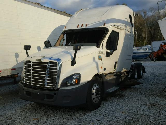 1FUJGLD5XGLGY4096 - 2016 FREIGHTLINER CASCADIA 1 WHITE photo 2