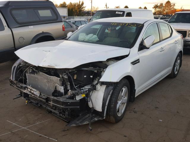 KNAGM4A75F5641014 - 2015 KIA OPTIMA LX WHITE photo 2