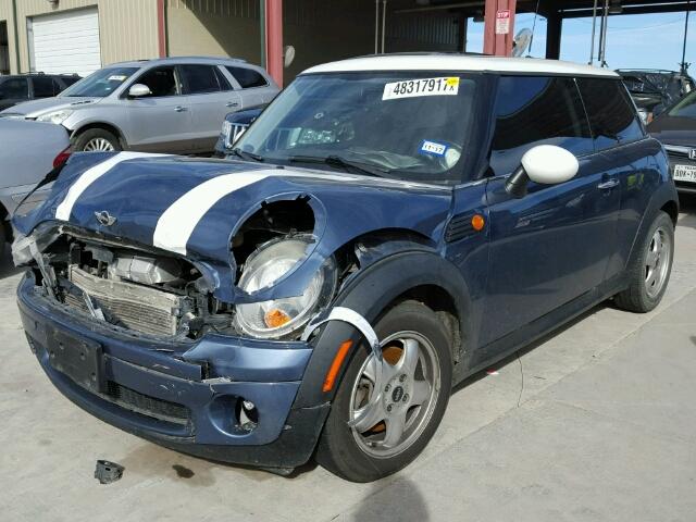 WMWMF3C59ATZ66630 - 2010 MINI COOPER BLUE photo 2