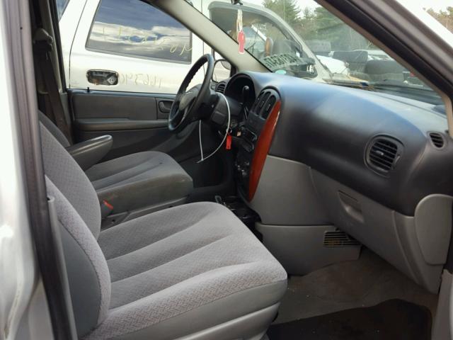 1A4GP45R36B507832 - 2006 CHRYSLER TOWN & COU SILVER photo 5