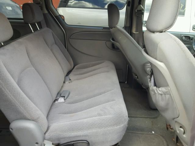 1A4GP45R36B507832 - 2006 CHRYSLER TOWN & COU SILVER photo 6