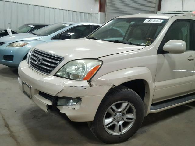 JTJBT20X830017851 - 2003 LEXUS GX 470 WHITE photo 9