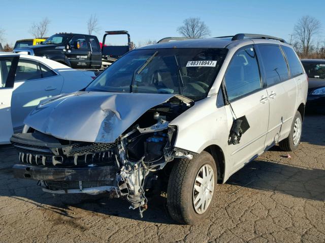 5TDZA23C65S342093 - 2005 TOYOTA SIENNA CE SILVER photo 2