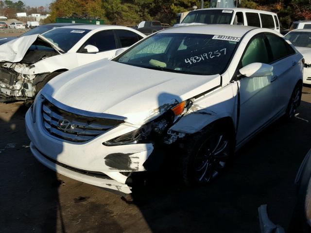 5NPEC4AB5CH443188 - 2012 HYUNDAI SONATA SE WHITE photo 2