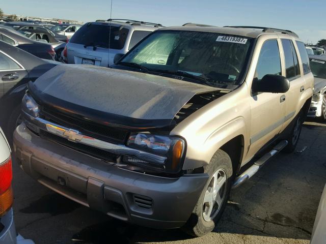 1GNDT13S052230958 - 2005 CHEVROLET TRAILBLAZE BEIGE photo 2