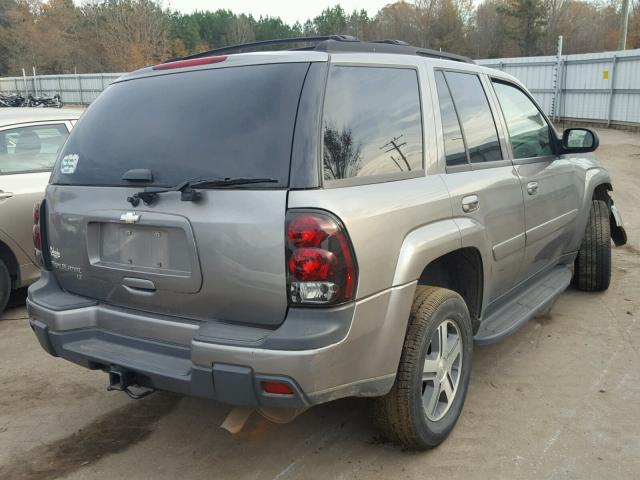 1GNDS13S052334689 - 2005 CHEVROLET TRAILBLAZE GRAY photo 4