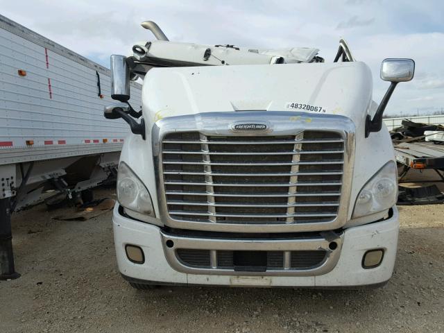 1FUJGBDV7BSAX9963 - 2011 FREIGHTLINER CASCADIA 1 WHITE photo 9