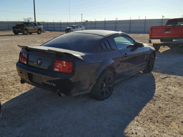 1ZVFT80N675352120 - 2007 FORD MUSTANG BLACK photo 4