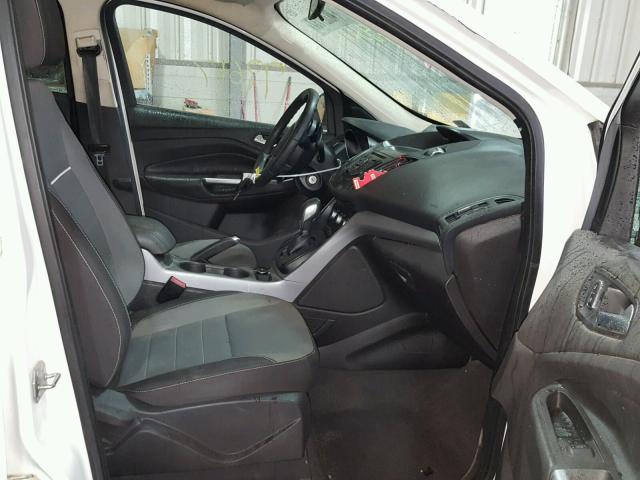 1FMCU9GX1EUE28437 - 2014 FORD ESCAPE SE WHITE photo 5