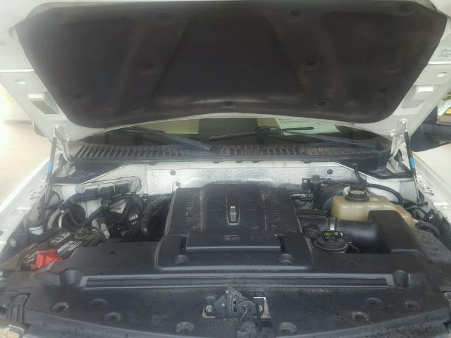 5LMFL27548LJ03049 - 2008 LINCOLN NAVIGATOR თეთრი ფოტო 7