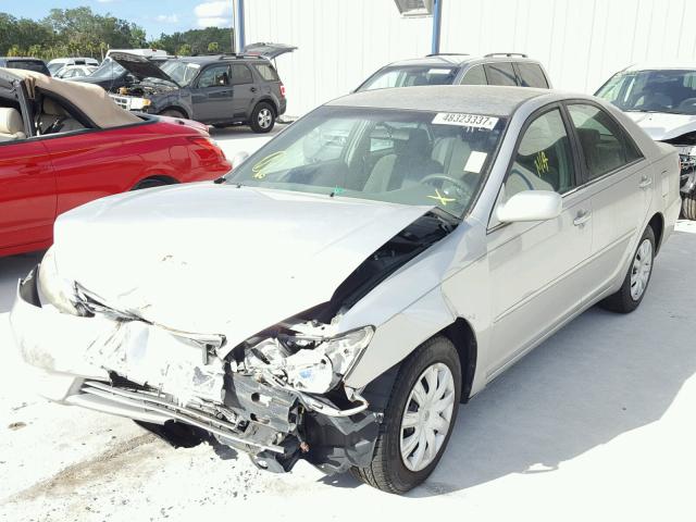 4T1BE32K05U080275 - 2005 TOYOTA CAMRY LE ვერცხლისფერი ფოტო 2