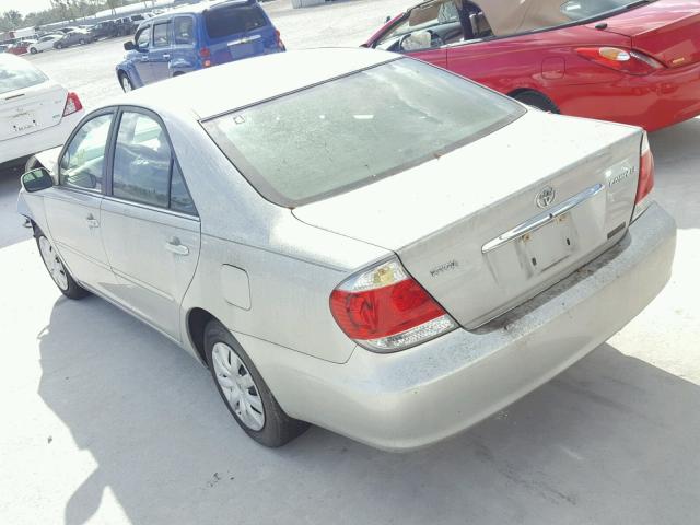 4T1BE32K05U080275 - 2005 TOYOTA CAMRY LE ვერცხლისფერი ფოტო 3